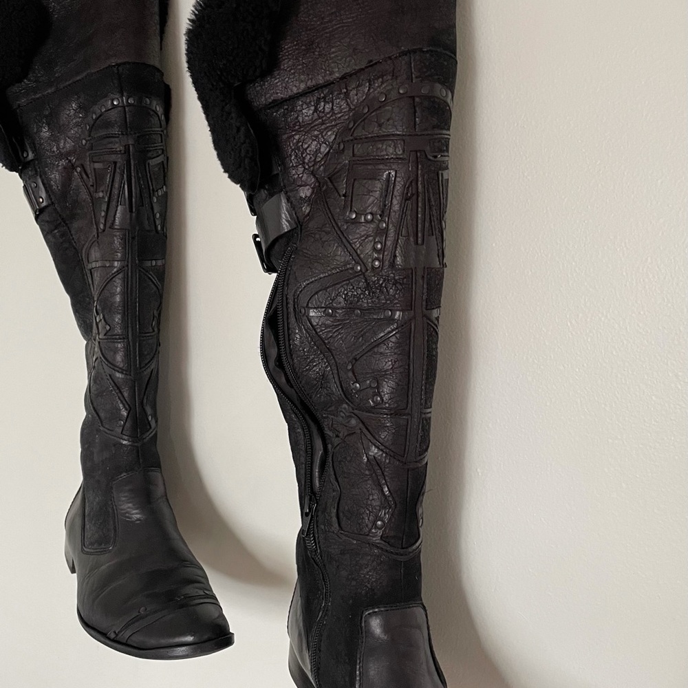 *SOLD* Super stylish Girbaud Over the Knee Boots!
